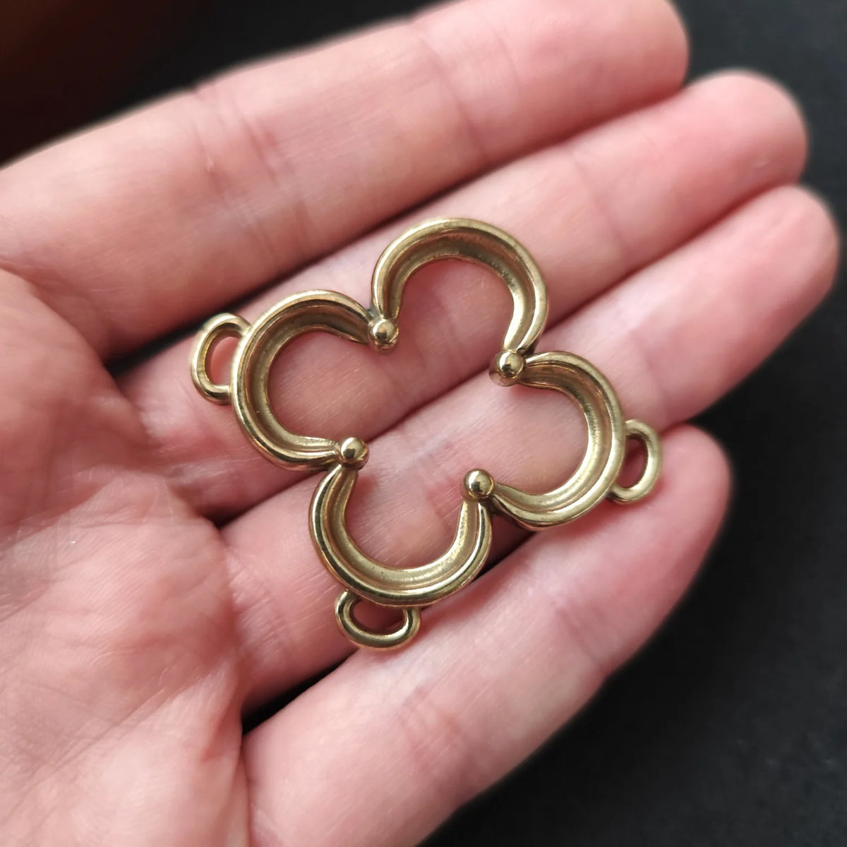 Hollow Four Leaf Connector