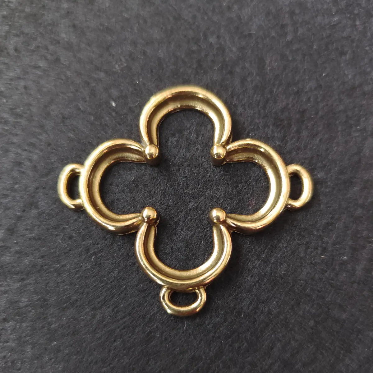 Hollow Four Leaf Connector