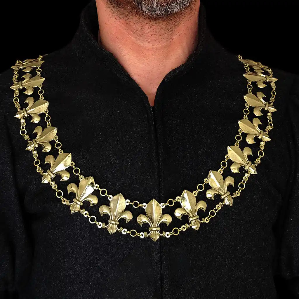 Collar de oficio Lis - Acabado Latón