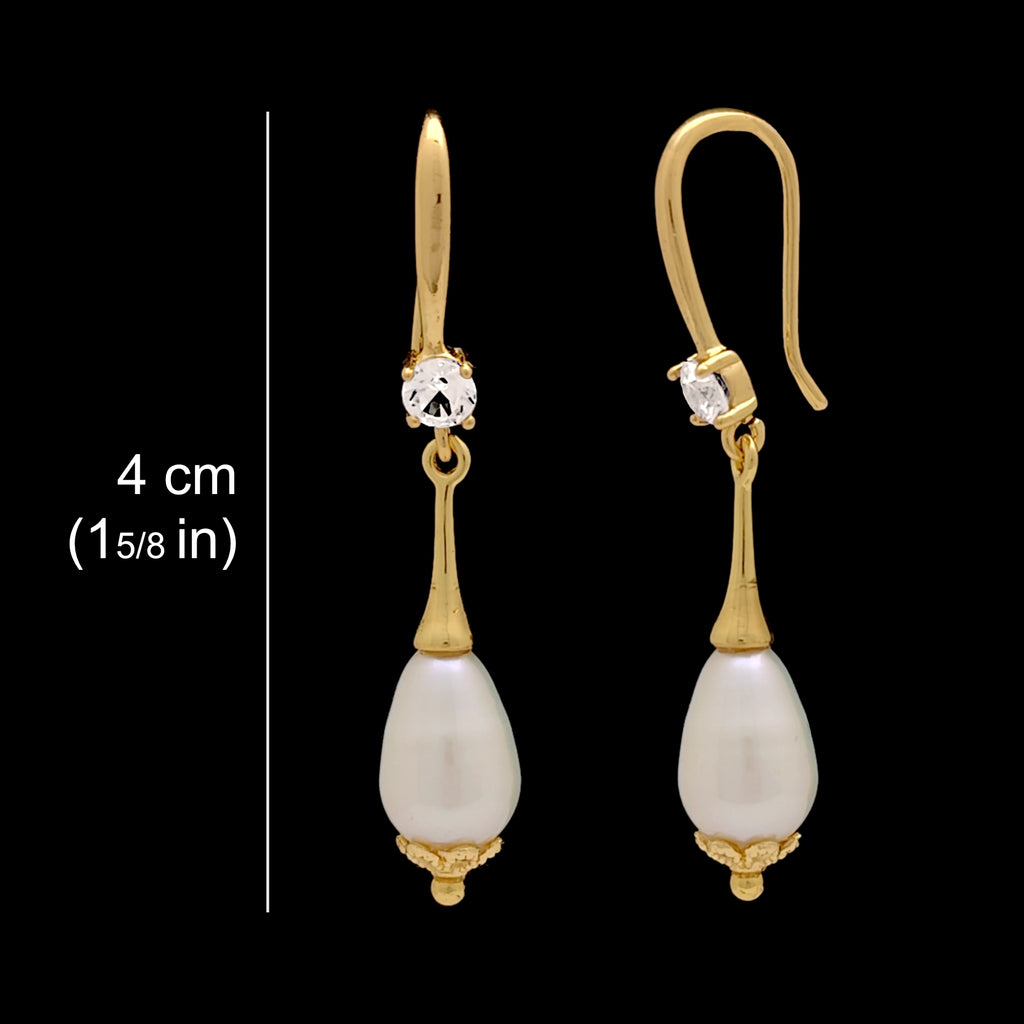 Alexandrine Earrings on a pure black background with measures