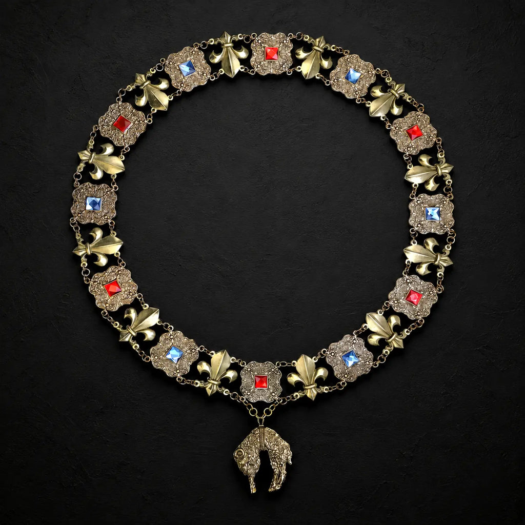 Full view of Renaissance style Golden Fleece livery collar forming a circle on a blackened gesso background