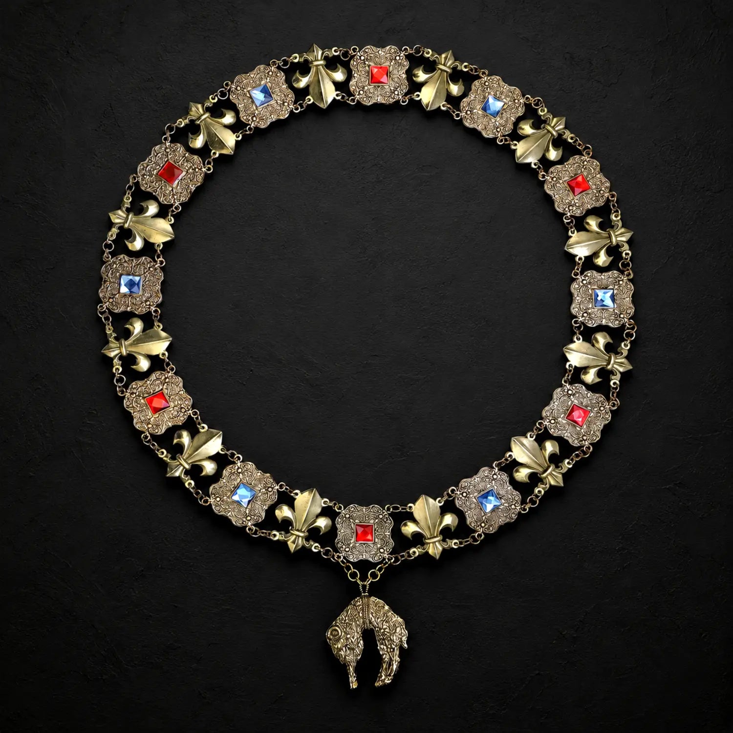 Full view of Renaissance style Golden Fleece livery collar forming a circle on a blackened gesso background