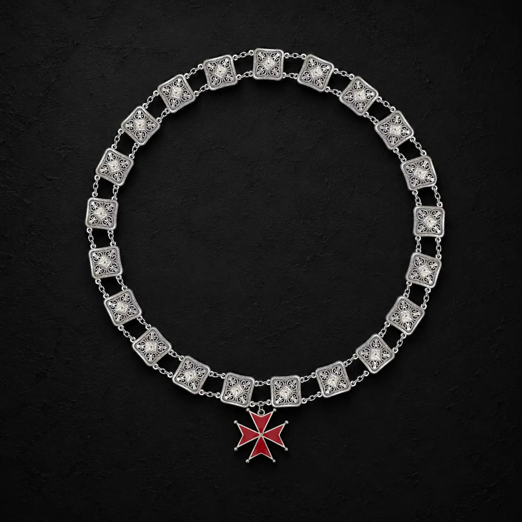 Collier croix de Malte rouge argent vieilli