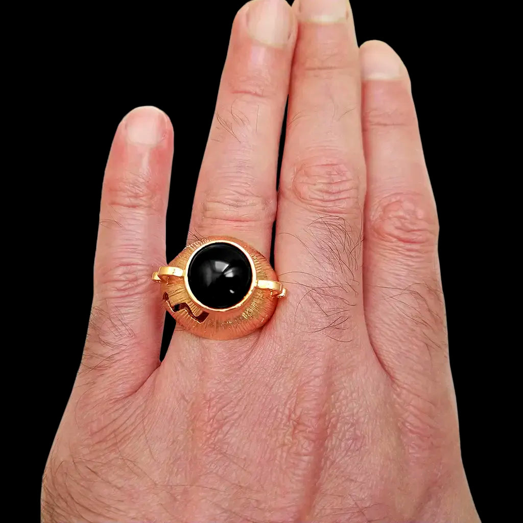 Anillo romano con ánfora