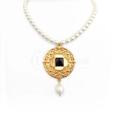 Big pendant Tudor necklace