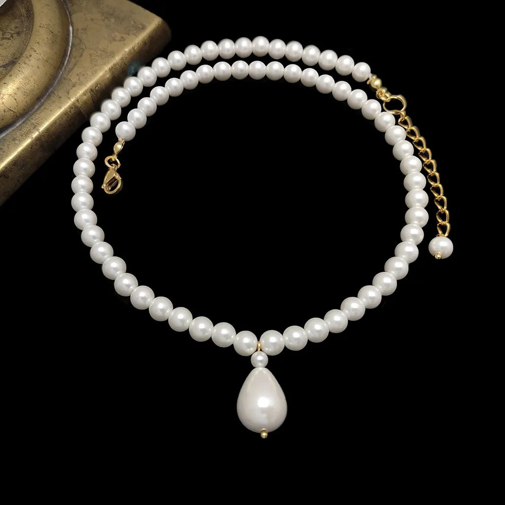 Renaissance pearl necklace Louise