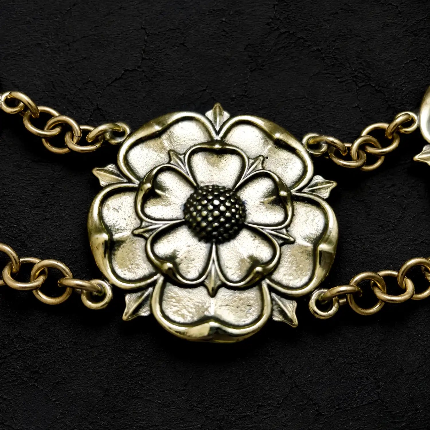 Collier de fonction rose Tudor Laiton