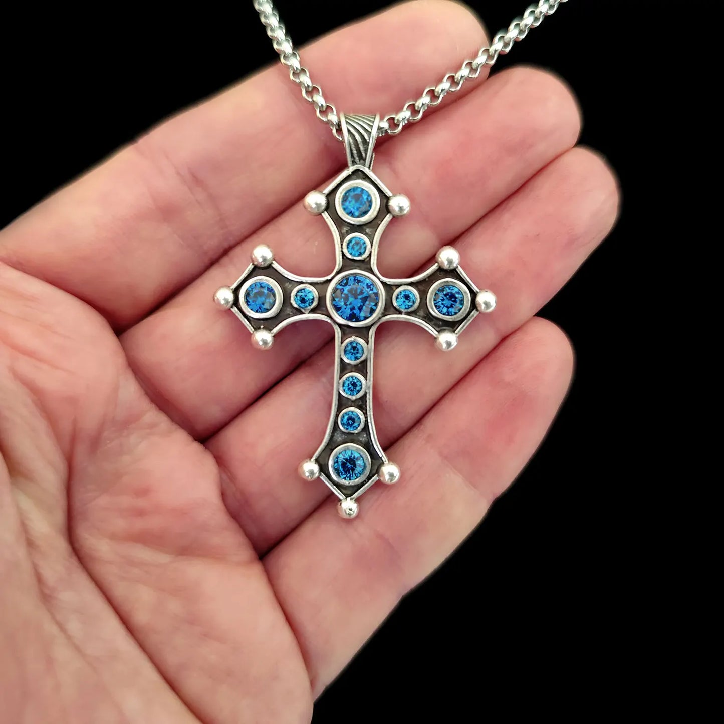 Halskette mit Kreuz aus Silber mit Kugeln